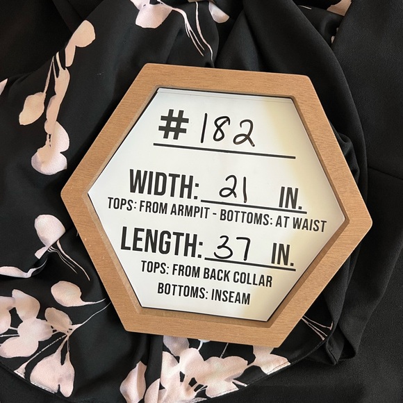 Liz Claiborne size 10 little black dress with floral lining bell sleeve (182) - Picture 2 of 7